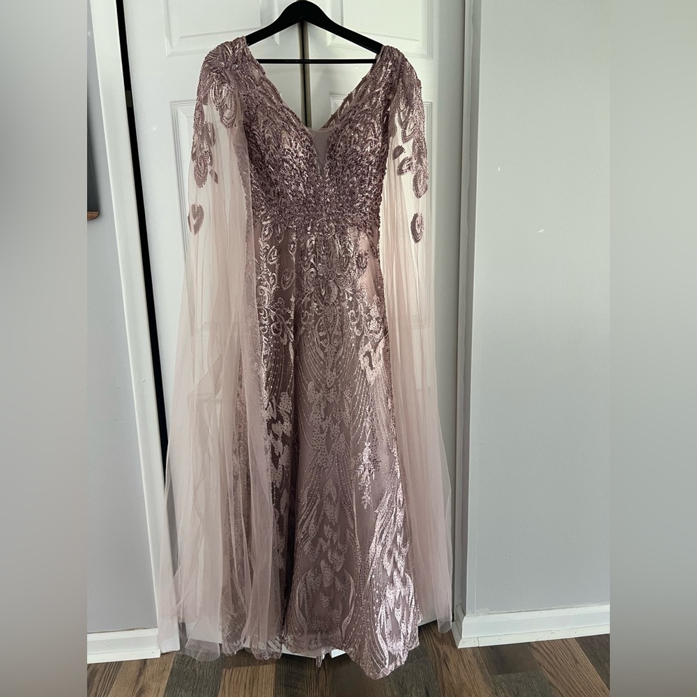 Elegant Lace Evening Gown